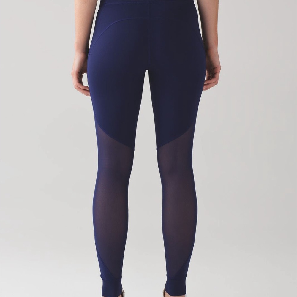 Lululemon Hot Like Agni Pant Hero Blue like new condition size 4. Mesh leggings